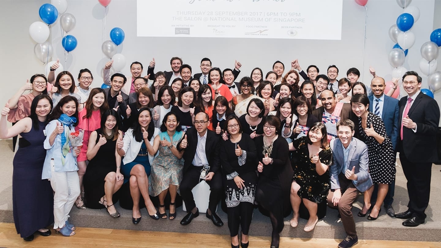 the salon @ national museum of singapore conference participants giving a thumbs up sign