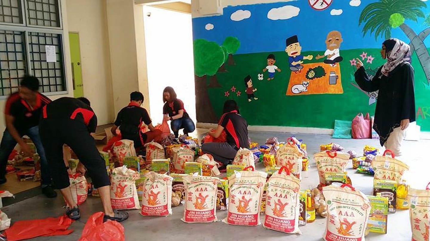 volunteers packing non-perishable food for the homeless