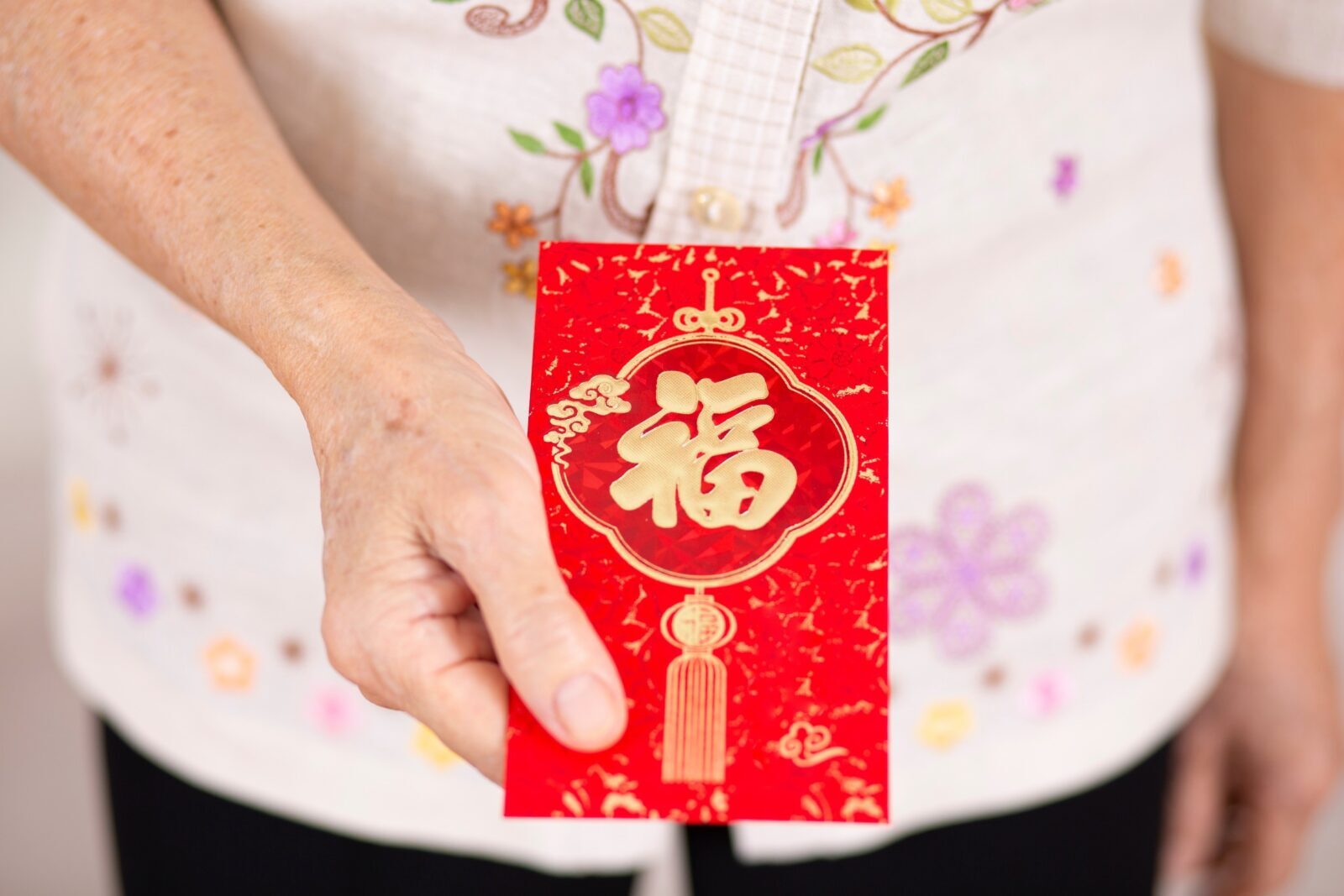 woman holding angbao