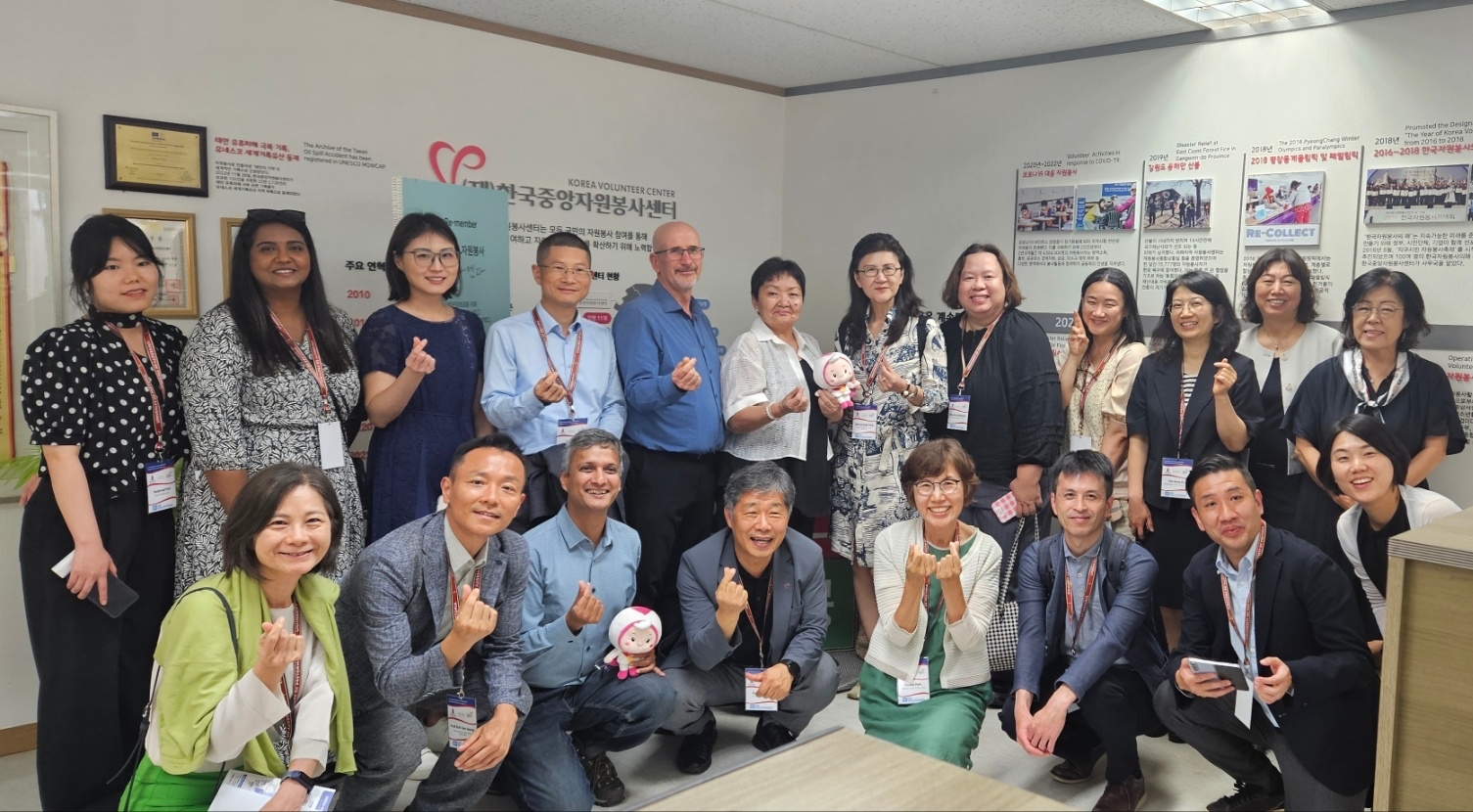 Group of Leaders and experts from across Asia exchanging ideas and insights