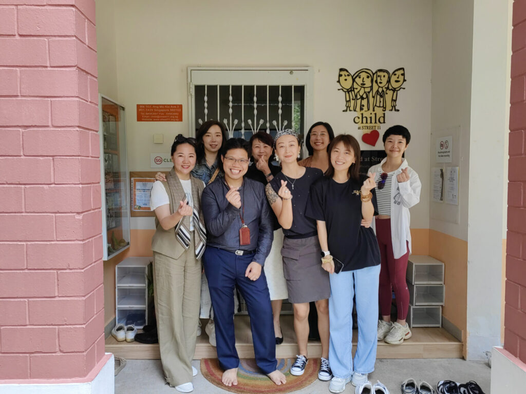 new woman power giving circle 1536x1152 1