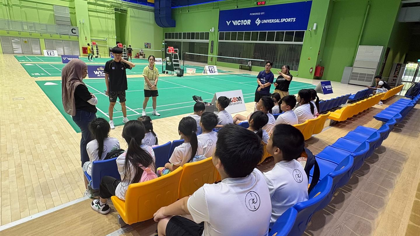 Call for volunteers to serve as Teacher Aides at a Sunday badminton class